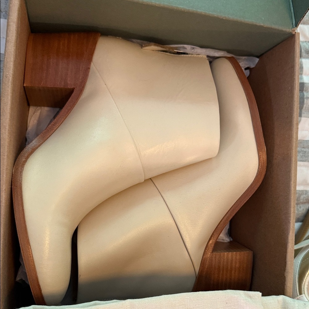 Nisolo NWT Dari Cream Leather Block-Heel Ankle Boots - 11